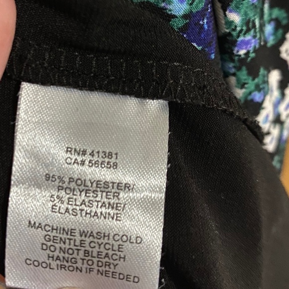 LAUREN Ralph Lauren BLACK MULTI FLORAL FAUX WRAP DRESS w/ FLUTTER SLEEVES Sz-2 - Picture 5 of 6